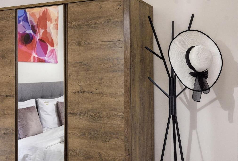 Menda Suite Heraklion  Екстер'єр фото